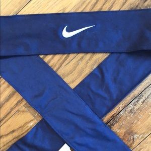 Nike sport tie headband
